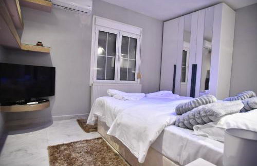 Eleni De Lux - Photo 53