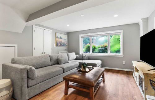 Sojourn Beautiful Home with Beach Access & Backyard - Foto 28