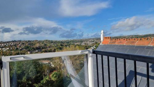 West Hill Retreat Seaview Balcony Loft Apartment & Free Offstreet Parking - Foto 3