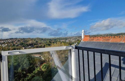 West Hill Retreat Seaview Balcony Loft Apartment & Free Offstreet Parking - Foto 3