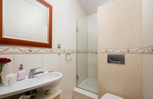 National Stadium Spacious Apartment by BookingHost - Foto 23