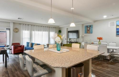 Relaxing Vegas Stay with BBQ & Games - Foto 58