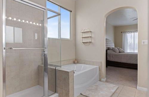 Stylish Silver Falls 4BR KING Master Game Room - Photo 21