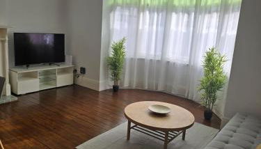 Coastal Comfort in Leigh Ideal for Work & Leisure - Foto 5