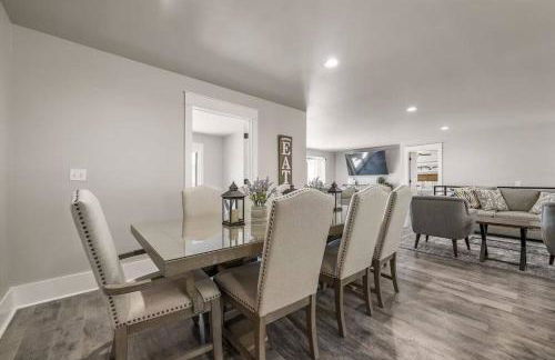 The Fox Den 4BR/3BA- Near HWY 12 Bridge-Lakefront - Foto 16