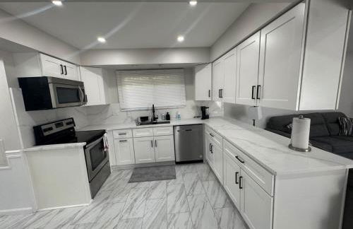 Modern Family Home -3BR -High Speed Wi-Fi Comfort - Foto 2