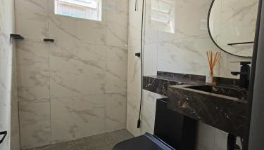 Suíte completa com ar condicionado e TV - Foto 4