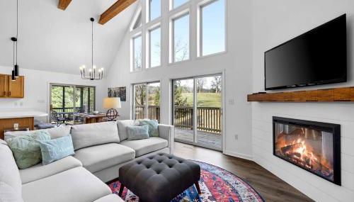 Bright Mountain Cabin with Game Room & Golf Course Views Near Hedgesville, West Virginia - Foto 2