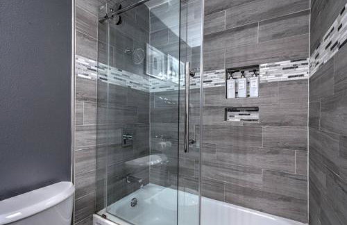 Fresh & Fun! Vegas 4BR w Heated Pool, Dog Friendly - Photo 27