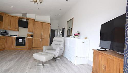 Beautiful Lodge in Newmarket with parking - Foto 5