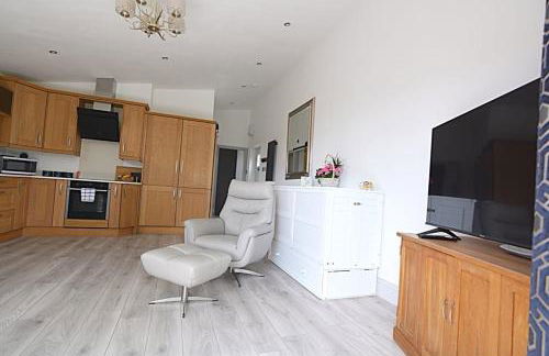 Beautiful Lodge in Newmarket with parking - Foto 5