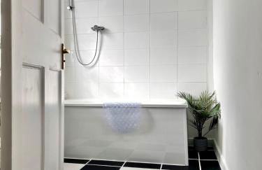 Beautiful Grade 2 Home in centre of Newcastle-St James Park FREE CITY PARKING - Foto 37