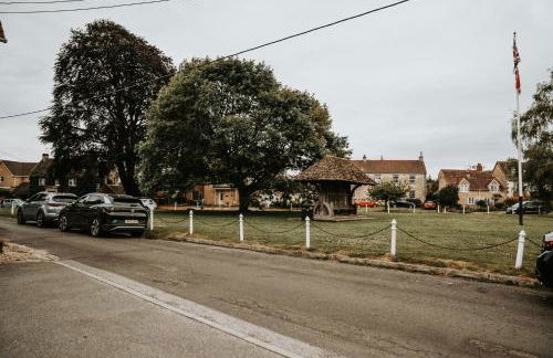 Retreat on the Green - Photo 7