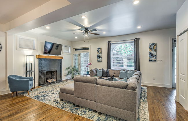 Expansive Downtown Home | JZ Vacation Rentals - Photo 13