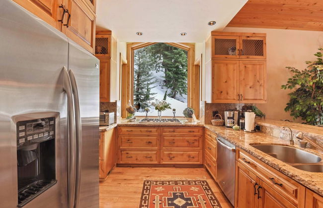 Wulf's Lodge at Olympic Valley Unwind in Hot Tub! - Photo 12