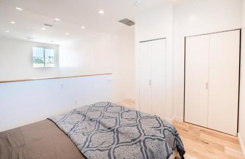 Modern 1-Bedromm Loft In Hollywood With Viwe of Hollywood Sign - Photo 13