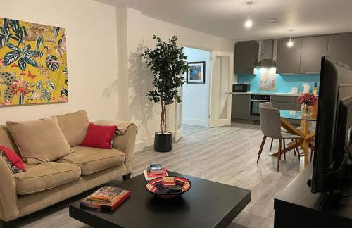 Stunning and Spacious 2bed flat in central Woking - Foto 29