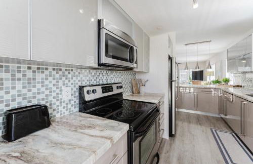 Boca Coastal Waterfront Stay - 2BR 2BA - Pool, Gym, Parking, Walk to Beach - Foto 26