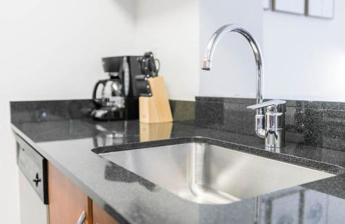 Fully Furnished 1BR in Murray Hills - Foto 6