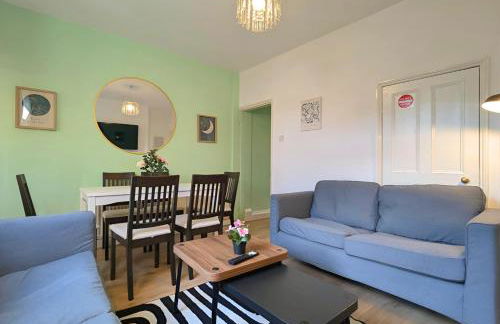 Charming 3-Bed Home Near Centre Free Parking - Foto 7