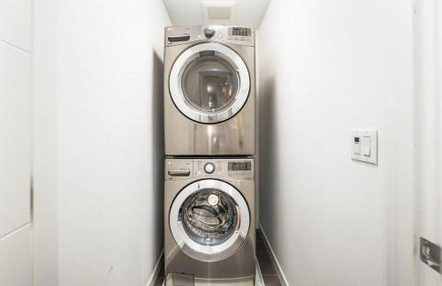 NEW! Central Ballard 3BR Townhome Fits 8 Free Parking AC Family Friendly - Foto 33