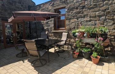 Cozy Cottage Close to Haworth Sleeps 2 With Garden - Photo 26