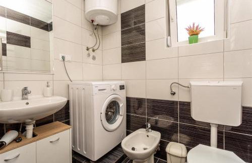 Apartment With A Private Swimming Pool, Garden & BBQ - Foto 31