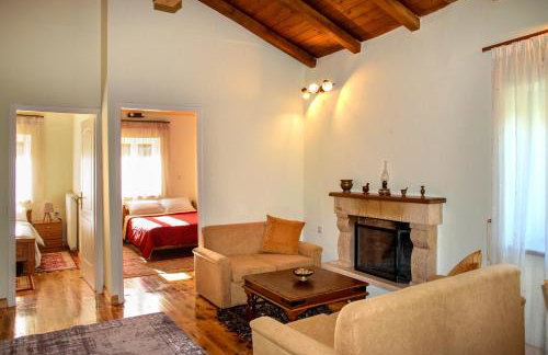 Dual House In Methydrio - Photo 7