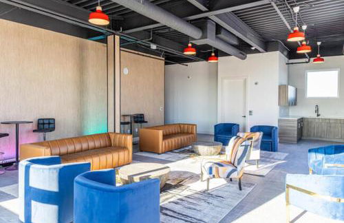 Emerald Escape, Free Parking, 2 Bath, Sleeps 8 Near American Dream and The Airport, King Bed and 2 Queen Beds, Washer and Dryer - Foto 35