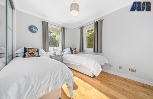 Large Family Home with Hot Tub or Jacuzzi, Log Burner - Foto 37