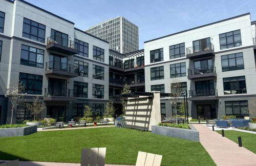 Luxury Stay Near NYC | Full Access to Amenities - Photo 22