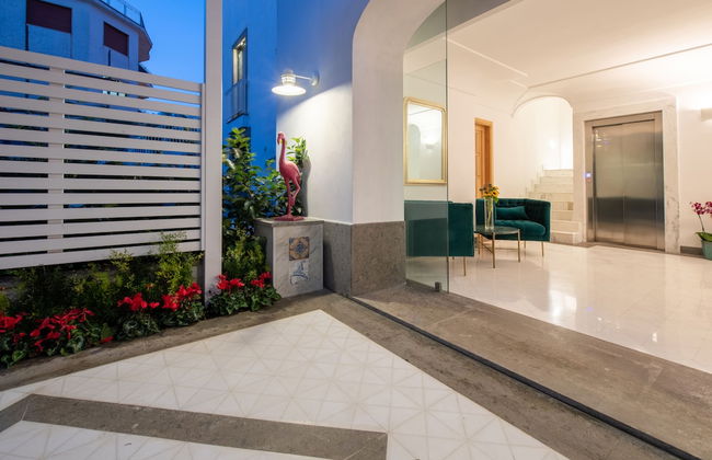 Luxury Suite with Garden and Jacuzzi - Photo 16