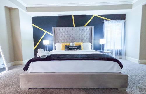 Artsy 3-Story Townhouse Near the Galleria Area! - Foto 14