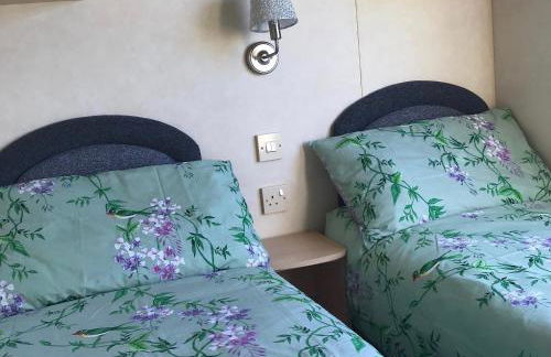 Beautifully Presented 2 Bedroom Static Caravan - Photo 34