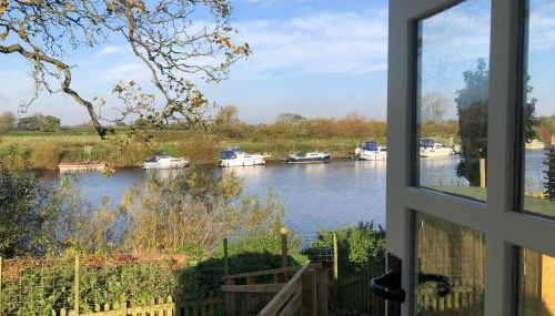 The Hut by the River - Foto 3