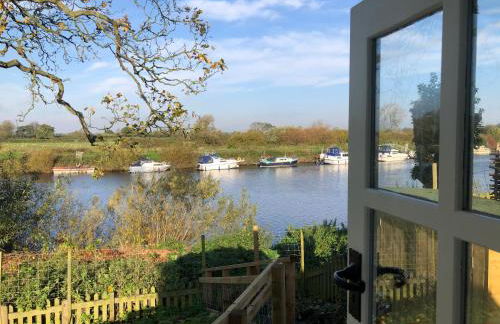 The Hut by the River - Foto 3