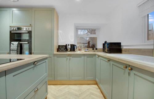 NEW! Luxurious Cottage in Durham by Stay With Us, Ideal for Large Groups & Families, Hot Tub, Sleeps 10! - Foto 20