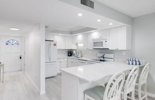 Breakers West C2 - Gorgeous Top Floor Beach Condo - Photo 6