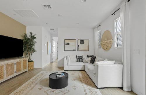 Cozy & Luxe Suite in Queen Creek - Photo 1