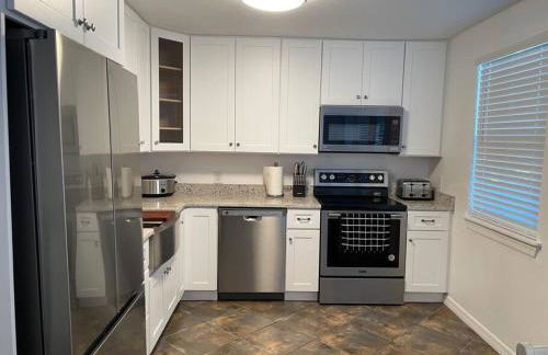 Updated,spacious, maritime 3BR downtown cottage - Photo 15