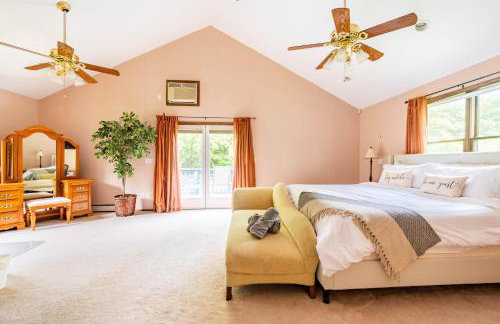 Bethel Woods Retreat - wPool, Hot Tub & Arcade! - Foto 7