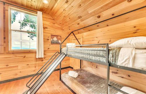 Pop & Granny's cabin with a fire pit hot tub & indoor pool - Foto 30