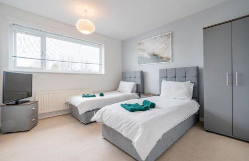 Stylish & Comfortable 3BR Spacious Home with Parking - Foto 2