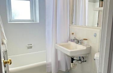 Serene Nordic Escape Close to Yale - Photo 16