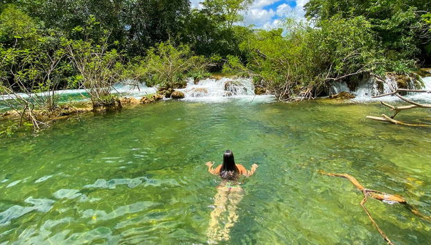 Nadando nas águas cristalinas