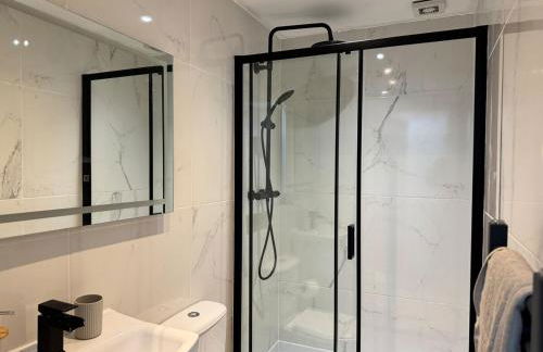 6B 3Bath - Free Parking - TVs In EVERY Room - Foto 9