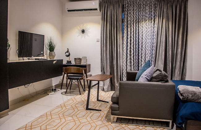 Embassy Gardens Premier Suites - Photo 5