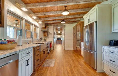 Spacious Alabama Retreat - Deck, Grill and Fire Pit! - Foto 3