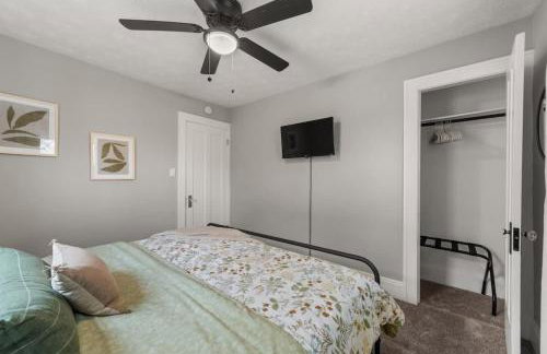 Newly Renovated and Designed Near Downtown - Foto 34