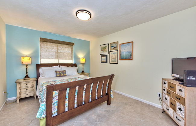 Avanti Vacation Rental, Relaxing 3-BR Retreat with Private Pool Minutes from Vanderbilt Beach and Delnor-Wiggins State Park. Enjoy Southern Exposure, BBQ Area, and Pet-Friendly Comfort - Foto 2